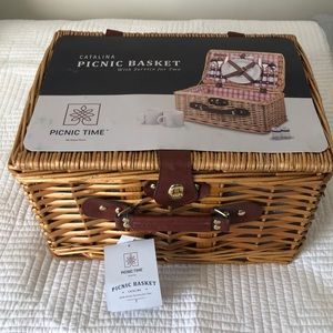 Picnic Basket/Tea set